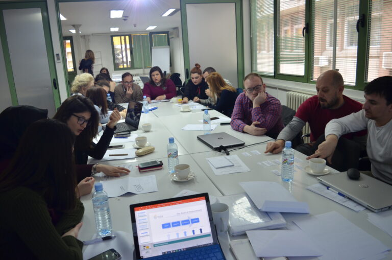 Дали знаеме какви општествени промени предизвикуваме?